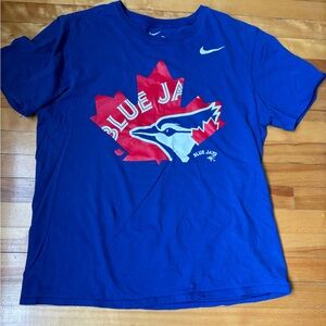 Toronto Blue Jays Large T Shirt. T shirt has shrunk fits as a medium.